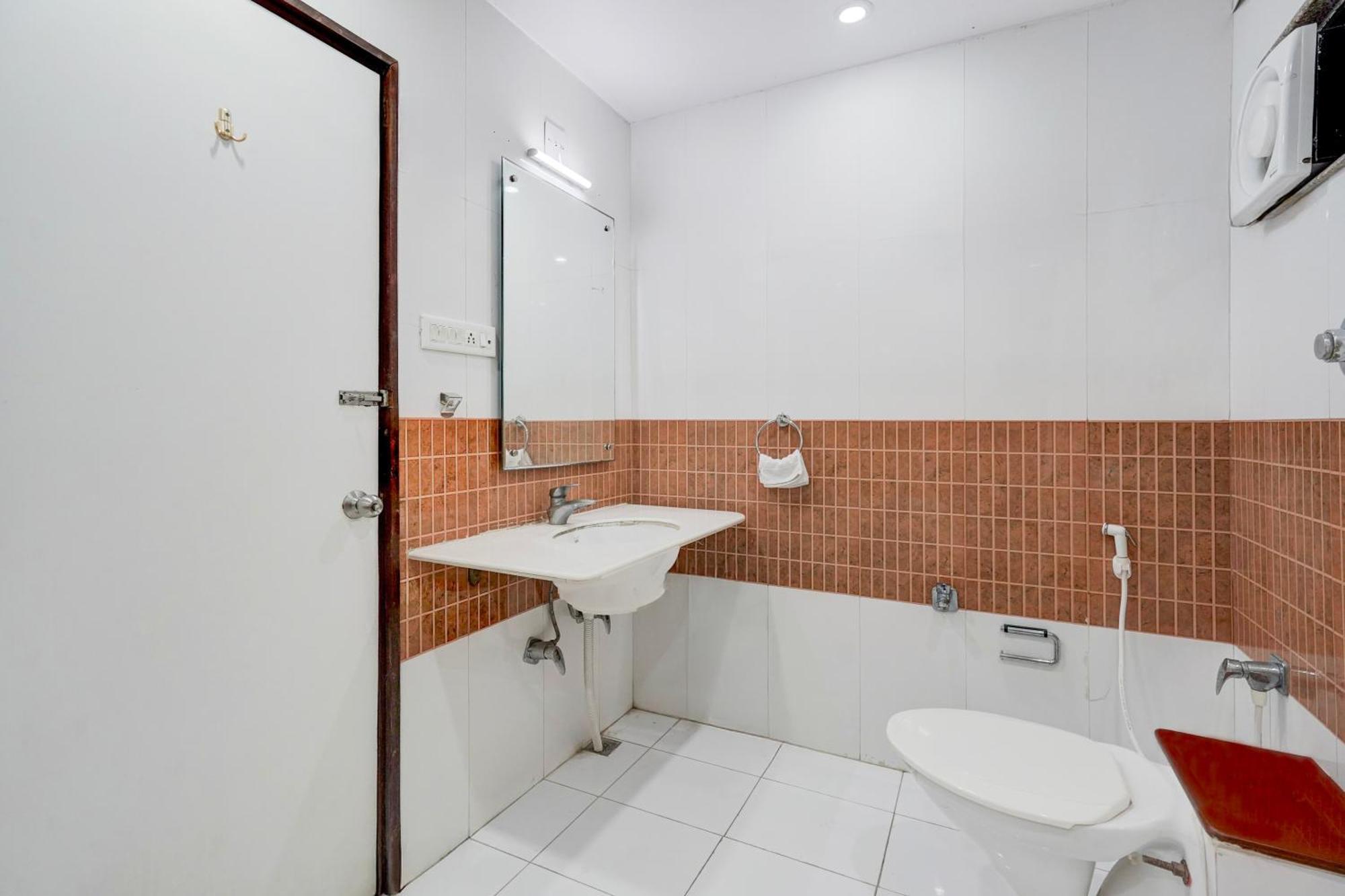 Super Townhouse Mg Road Porbandar Formerly Hotel Harmony Eksteriør billede